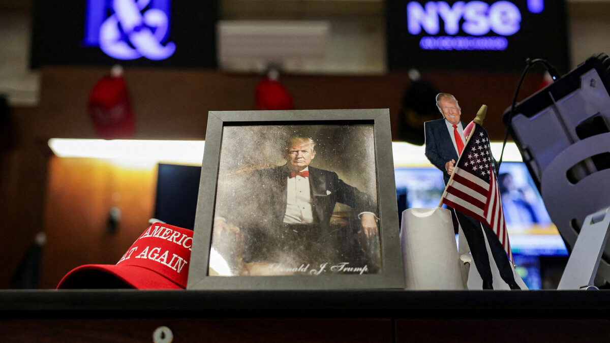 blackpink裸體韓國女子組合紅遍全球其中歲成員擁有超高人氣粉絲數達到千多萬近日為雜誌拍攝封面該照片登場隨即在網 上引起熱議事關上半身全裸真空上陣僅用手受拍攝道具遮掩胸部挑戰性感極限