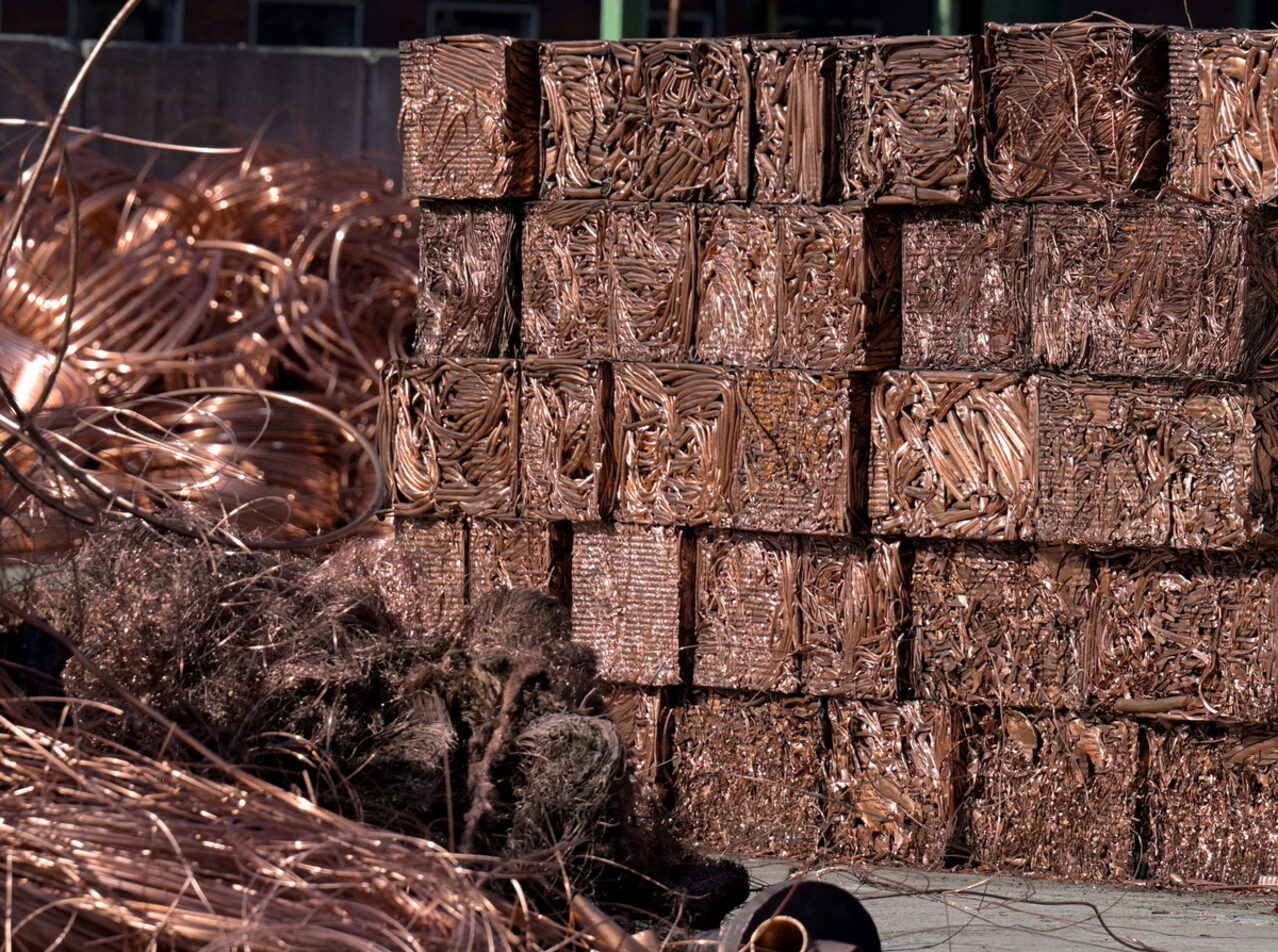 Търсенето на метала расте заради използването му в строителството, електрическите превозни средства, центровете за данни за изкуствен интелект и енергийната инфраструктура. Търсенето на метала расте заради използването му в строителството, електрическите превозни средства, центровете за данни за изкуствен интелект и енергийната инфраструктура.