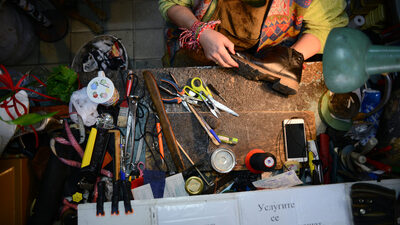 Къде се става бижутер или обущар