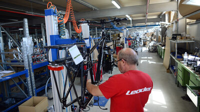 Колелетата "Лидер - 96" се спускат към фалит