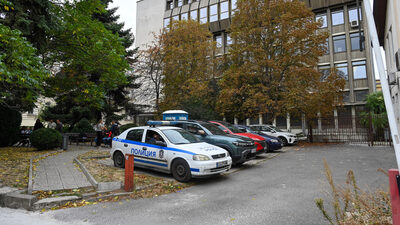 Коментар | Знае ли полицията как се претърсва и задържа дете