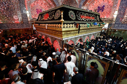  Снимка на деня: Шиитски поклонници по време на свещения месец Рамадан в Ирак 