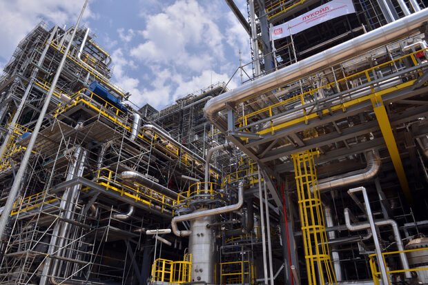 Държавен огън по "Лукойл"