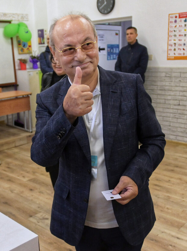 Строител на капитализма: Ахмед Доган, почетен председател на ДПС