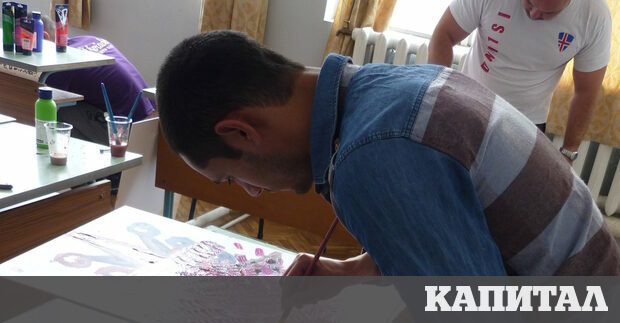 Повече от три часа тече трескав творчески процес художниците са