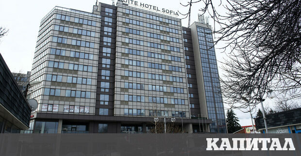 Собственикът на Мелексис Дюшатле и довереният му мениджър от футбола