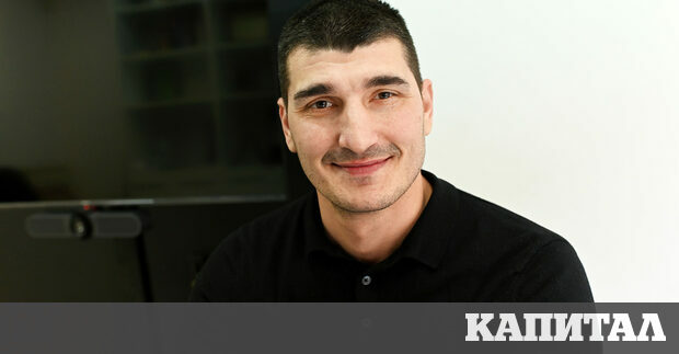 Миризма на топъл хляб обгръща магазинчето на улица Асен Златаров