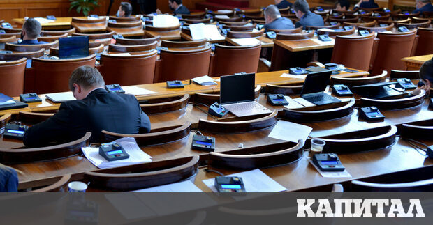 След изнервено деветчасово заседание на парламентарната правна комисия в сряда