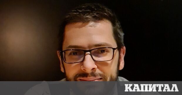 ВизиткаБорис Костадинов е зам директор Софтуерни интеграции в Информационно обслужване АД