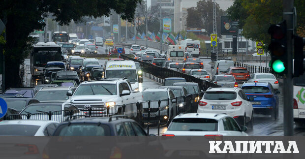 Автопазарът отчита по високи продажби на нови коли но намаляват покупките