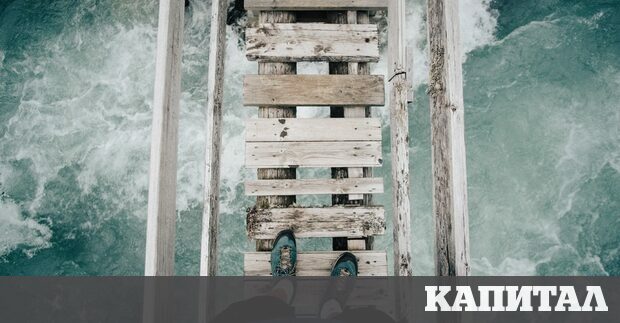 Пазарите на акции глобално страдат след като централните банки повишиха