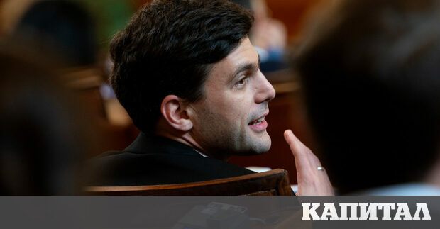 Депутатите от новото мнозинство в Народното събрание съставено от ГЕРБ