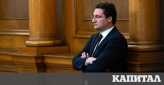 Депутатът от БСП Крум Зарков показа в сряда че човек