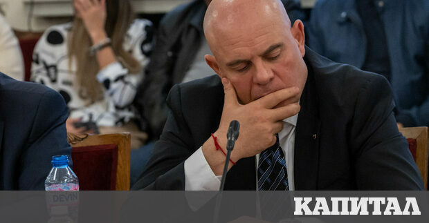 Иван Гешев твърди че подслушвания и проследявания са прекратени след