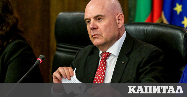 Скандалите които избухнаха в прокуратурата все по малко приличат на институционални