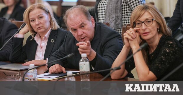 Процедурата по гласуването на шестата поправка на конституцията все повече