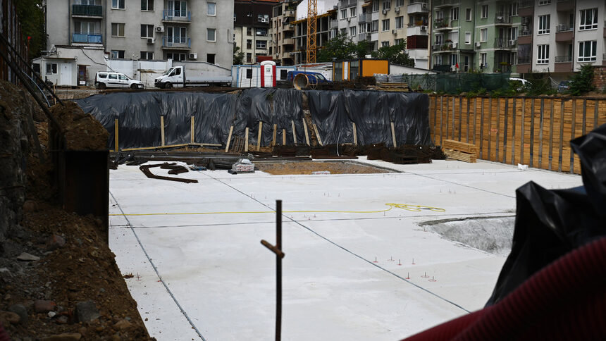 Строежът на Pirotska Residensе е на етап плоча. Очаква се до два месеца да достигне кота нула